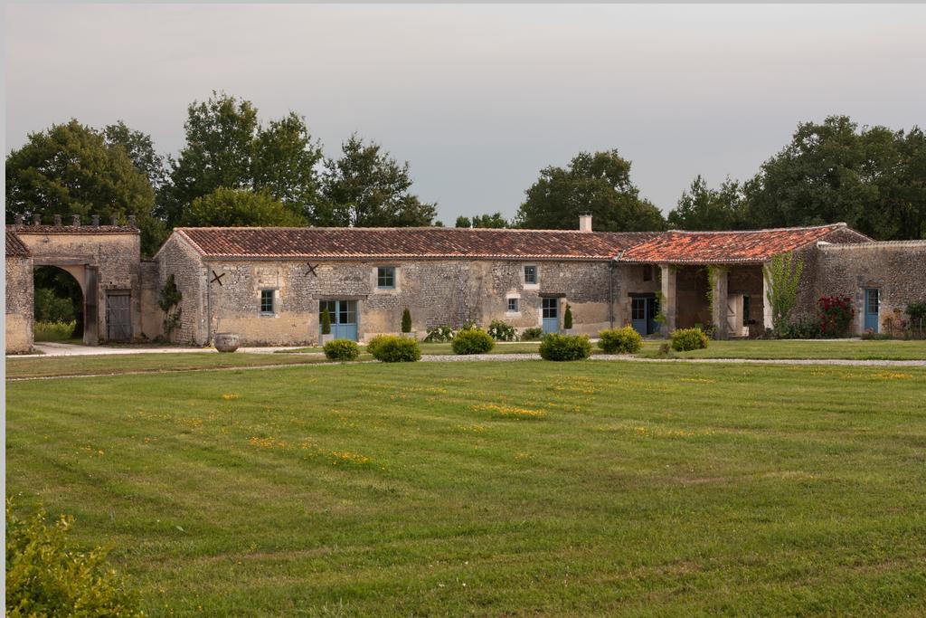 Chambres D'Hotes Logis De L'Astree Saint-Bris-des-Bois Dış mekan fotoğraf